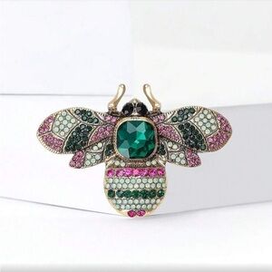 ✨NEW Elegant Green and Pink Bee 🐝  Crystal Brooch